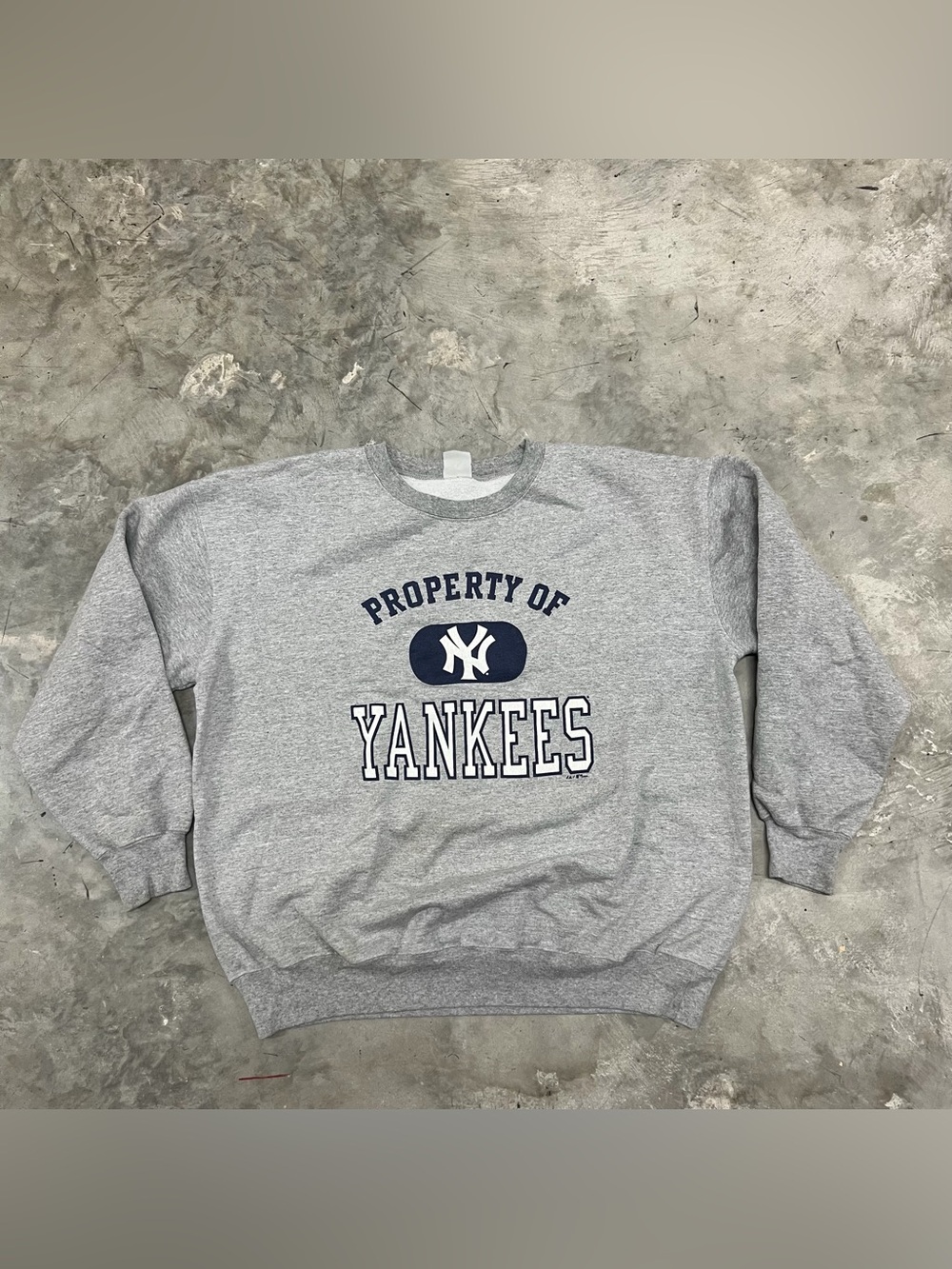 Vintage 2004 Property Of New York Yankees Sweatshirt Mens XL Gray Crewneck